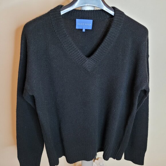Alice Walk Sweaters - Alice Walk Cashmere V-Neck Sweater in Black
